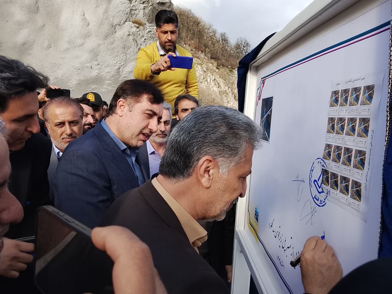 تمبر یادبود پل زیرقوسی سد گلور رونمایی شد