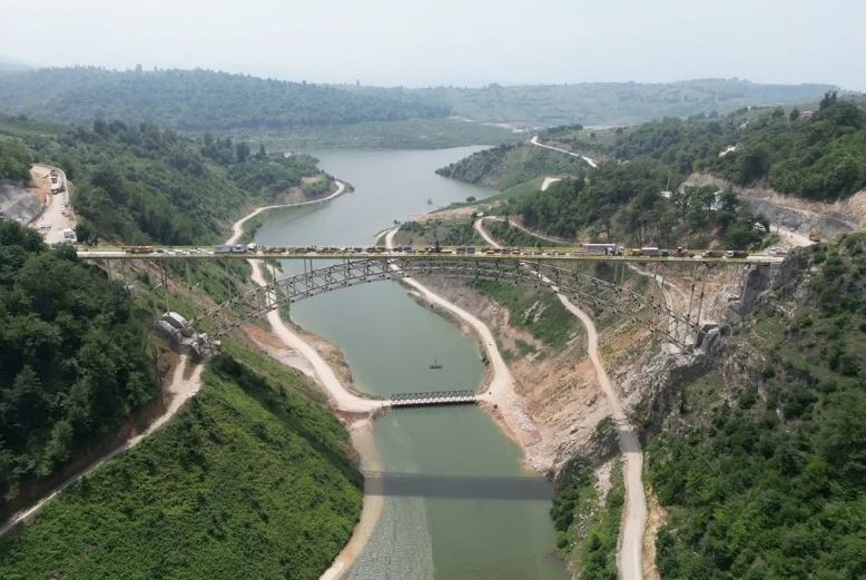 آبگیری کامل سد گلورد با بهره‌برداری از بزرگ‌ترین پل شمال ایران آغاز شد